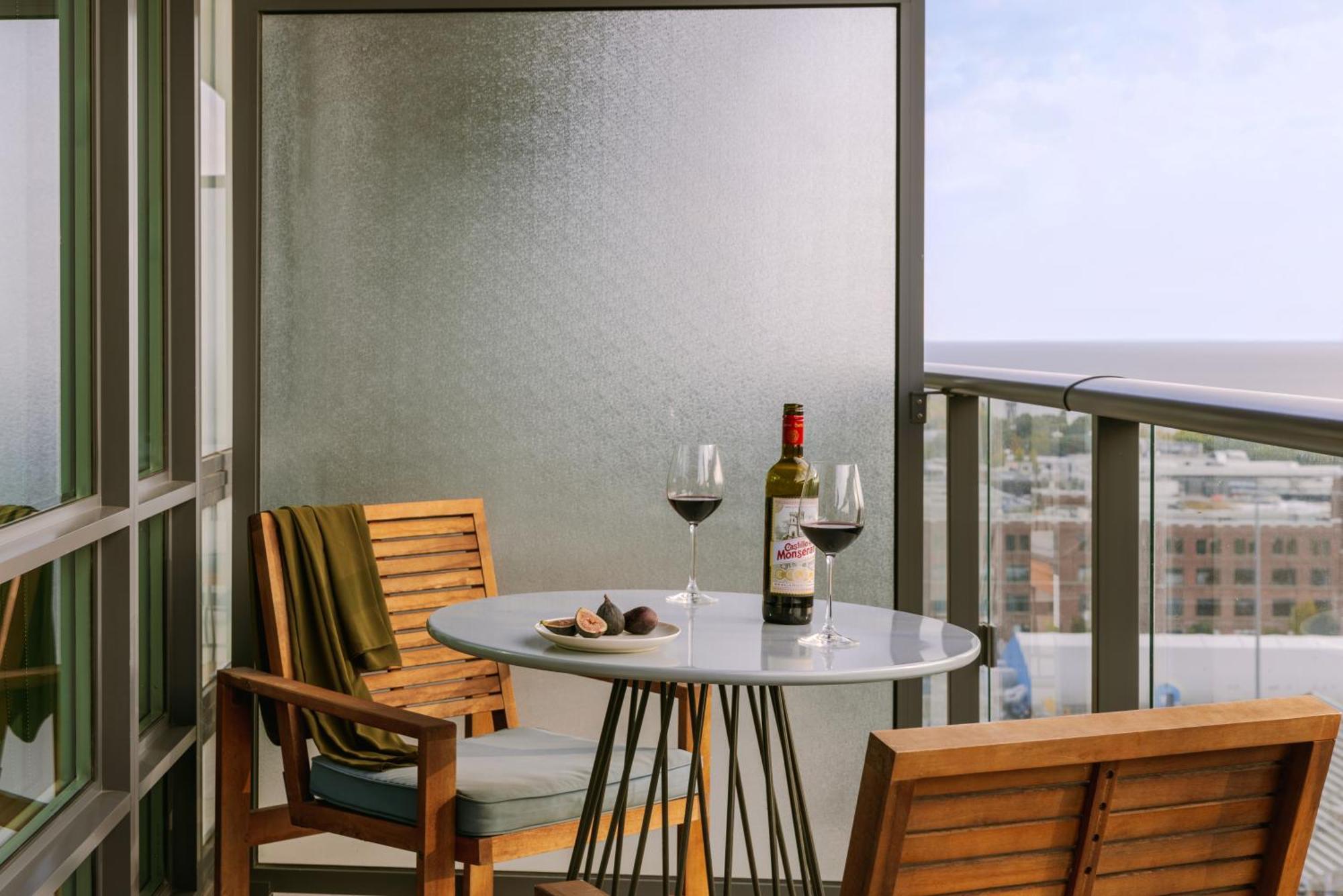 Sonder At The Liberty Hotel Toronto Exterior foto