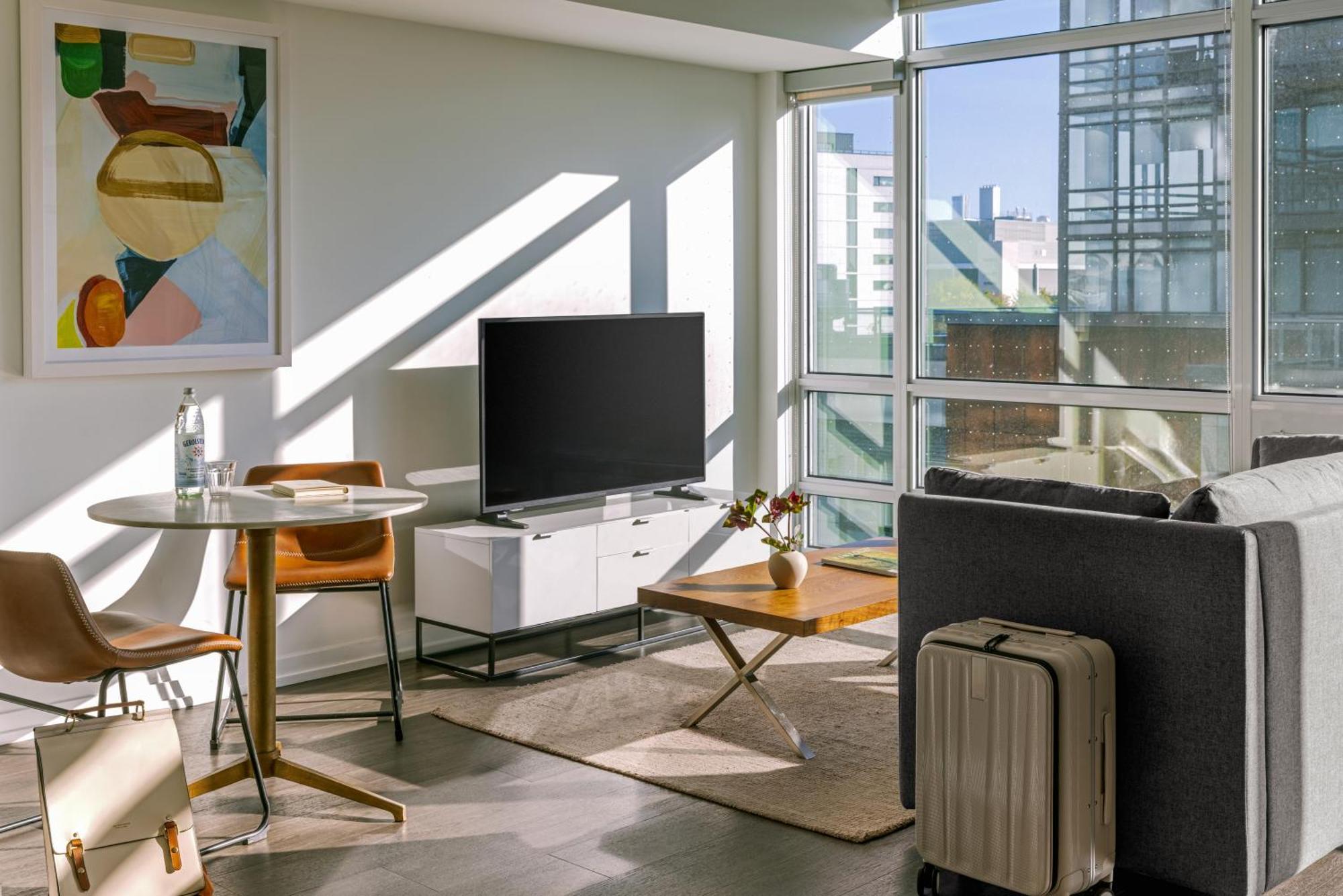 Sonder At The Liberty Hotel Toronto Exterior foto